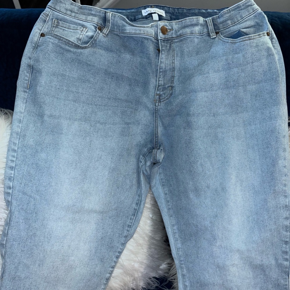 Lane Bryant crop/capri jeans. Size 18 and size 20!